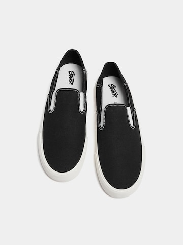 Pull&Bear Slip-ons in Zwart