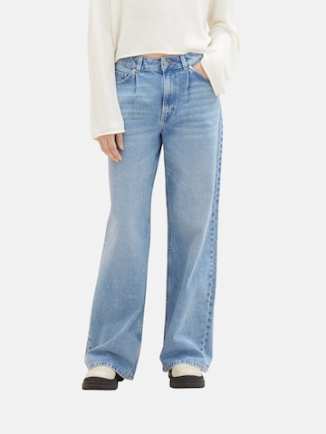 TOM TAILOR DENIM Loose fit Pleat-front jeans in Blue: front