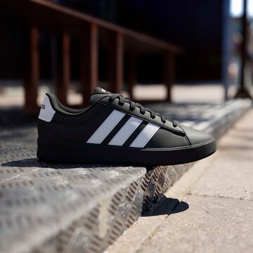 Sneaker bassa 'Grand Court 3.0' di ADIDAS SPORTSWEAR in nero
