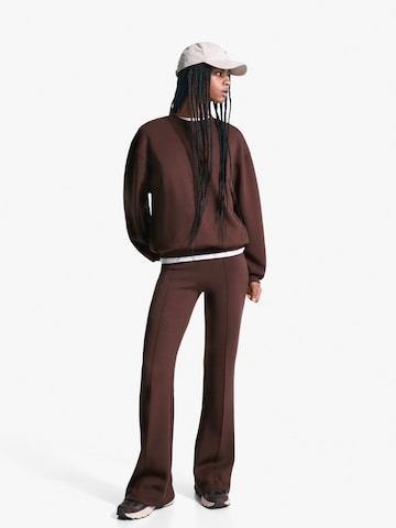 Sweat-shirt Bershka en marron : devant