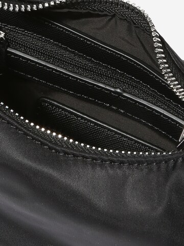 STEVE MADDEN Schultertasche 'BVITAL' in Schwarz