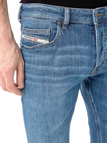 DIESEL Slimfit Jeans 'D-LUSTER'‌‌‌‌‌ in Blau