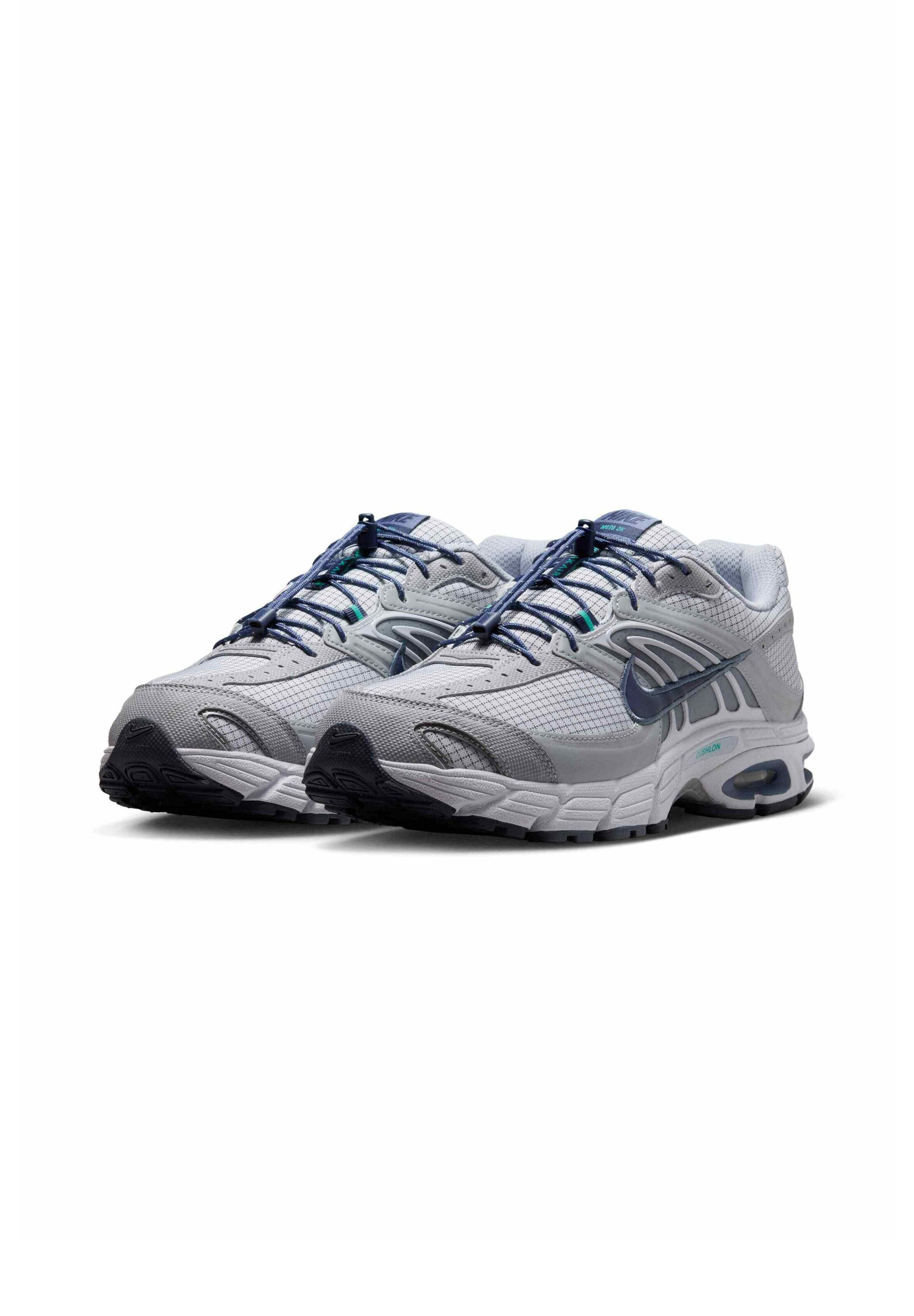 Nike Sportswear Matalavartiset tennarit 'AIR MAX MOTO 2K' värissä harmaa