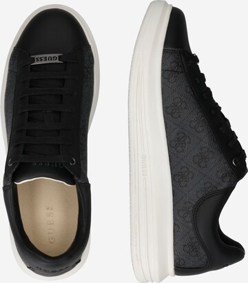 Sneaker low 'VIBO' de la GUESS pe negru