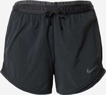 Regular Pantalon de sport NIKE en noir : devant