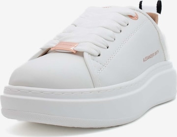 Baskets basses Alexander Smith en blanc : devant