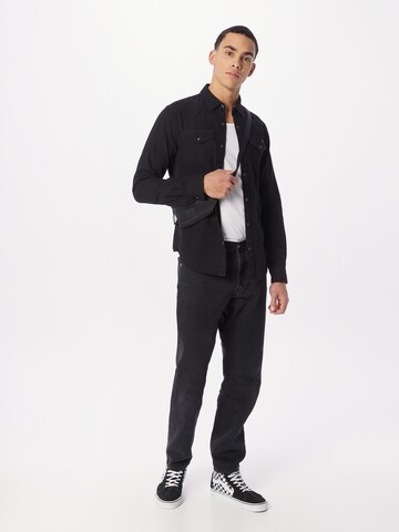 Superdry - Regular Fit Camisa em preto
