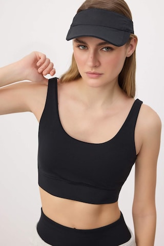 Trendyol Top in Black: front