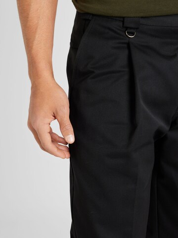 regular Pantaloni con piega frontale 'Lance' di Won Hundred in nero