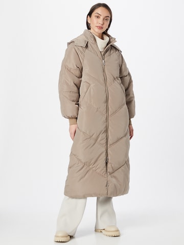 Manteau d’hiver 'Felicity' PIECES en marron : devant