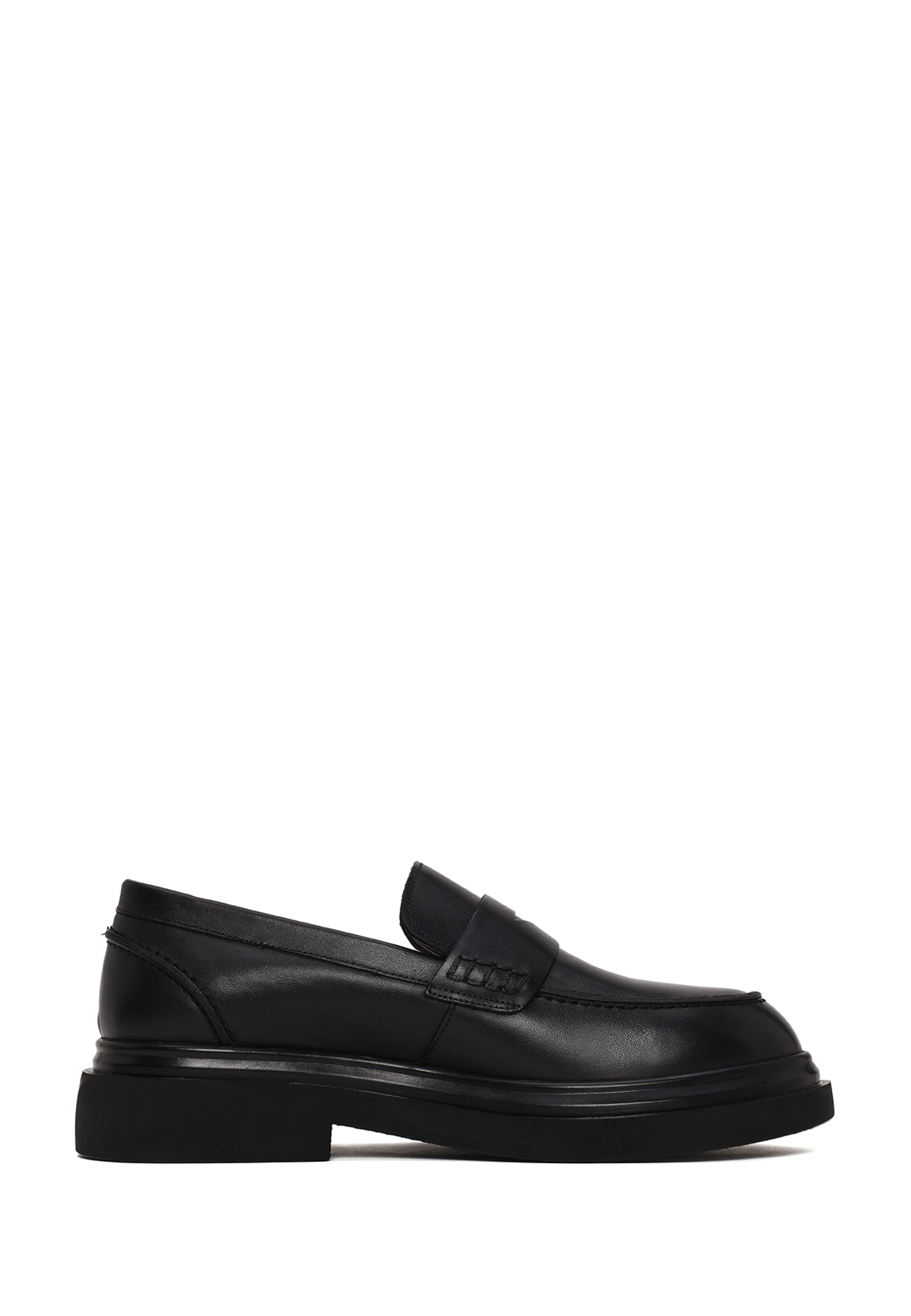 Derimod Classic Flats in Black