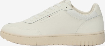 Baskets basses 'Basket Core' TOMMY HILFIGER en blanc : devant