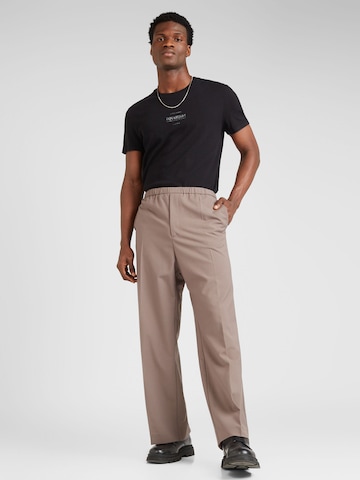 WEEKDAY Regular Trousers with creases 'Axel' in Brown