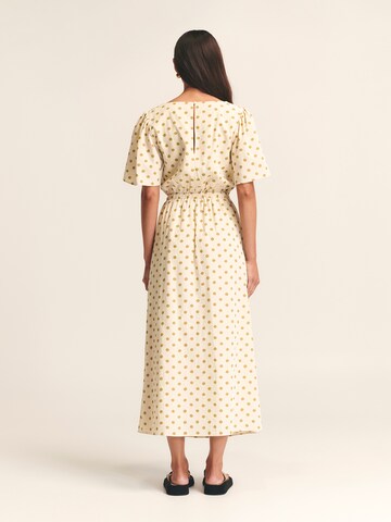 Robe 'Bobbie' St MRLO en beige : derrière