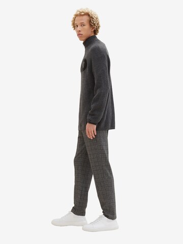 Regular Pantalon à plis TOM TAILOR DENIM en noir