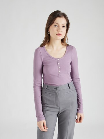 T-shirt GAP en violet : devant