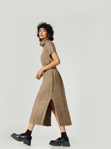 florence by mills exclusive for ABOUT YOU - Vestido 'Nova' en marrón