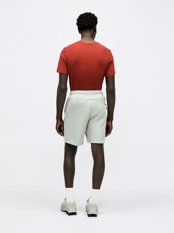 Loosefit Pantaloni 'TECH FLC' di Nike Sportswear in grigio