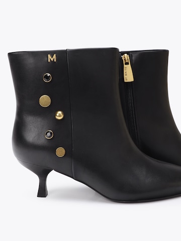 Lola Casademunt - Botas pelo tornozelo em preto