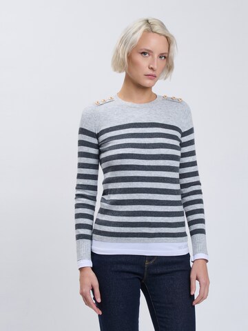 Influencer Pullover in Grau: Vorderseite