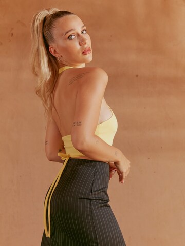 Ema Louise x ABOUT YOU - Top 'Ayla' em amarelo