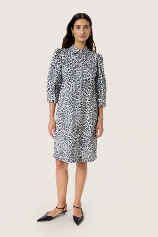 Robe-chemise 'Sandja' SOAKED IN LUXURY en gris