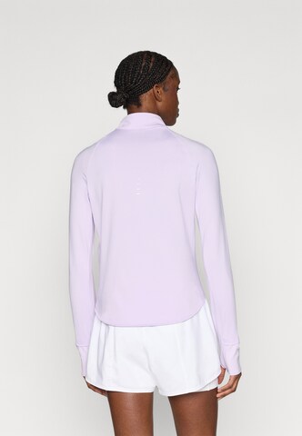 NIKE Funktionsshirt 'Swift' in Lila