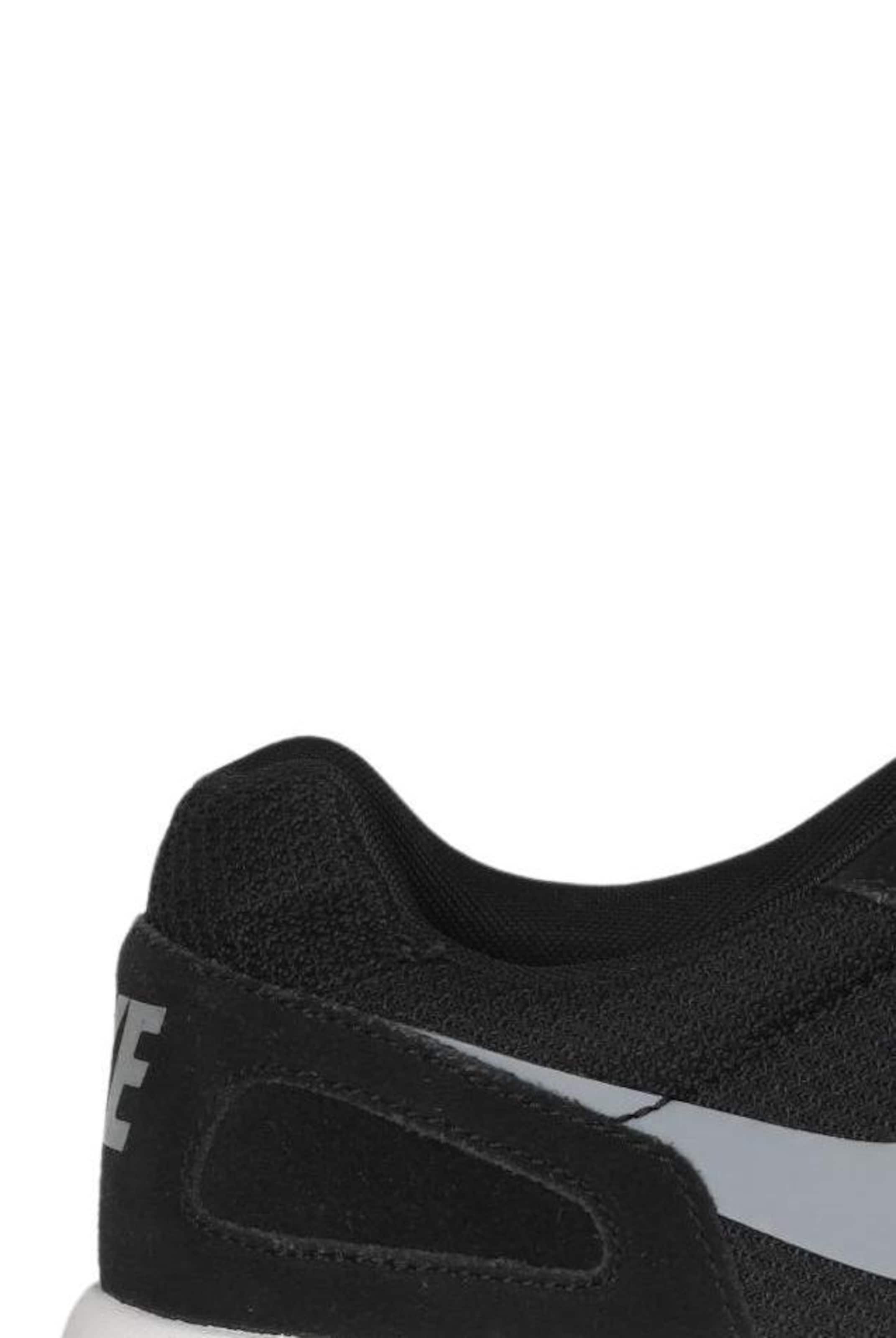 NIKE Sneaker 44 in Schwarz