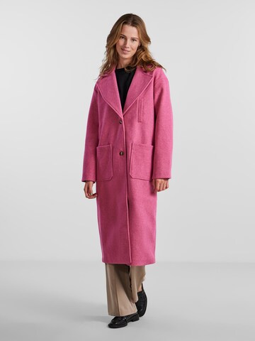 PIECES Ανοιξιάτικο και φθινοπωρινό παλτό 'Nili' σε ροζ: μπροστά