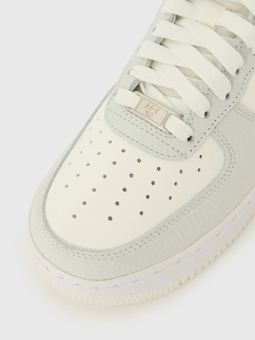 Sneaker bassa 'AIR FORCE 1 '07 LV8' di Nike Sportswear in bianco