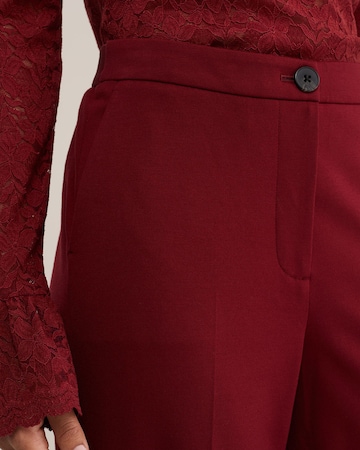 WE Fashion - Perna larga Calças com vincos em vermelho