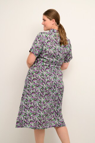 KAFFE CURVE Платье-рубашка 'Lora' в Зеленый
