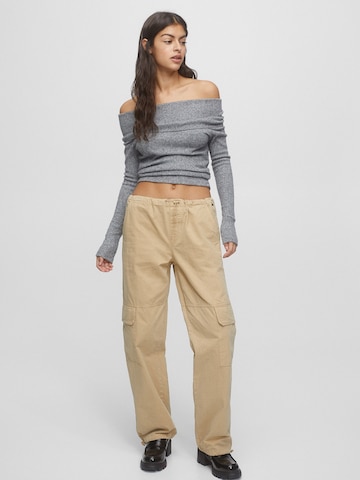 Pull&Bear Regular Cargo trousers in Brown: front