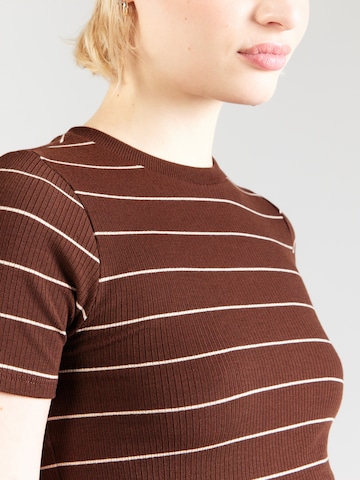 ONLY - Camiseta 'ONLLUPE' en marrón