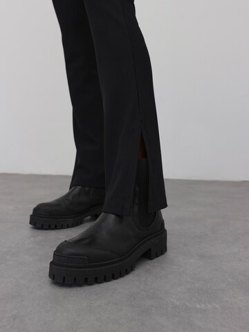 EDITED Flared Hose 'Zihna' in Schwarz