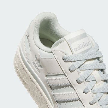 ADIDAS ORIGINALS - Zapatillas deportivas bajas 'Forum' en blanco