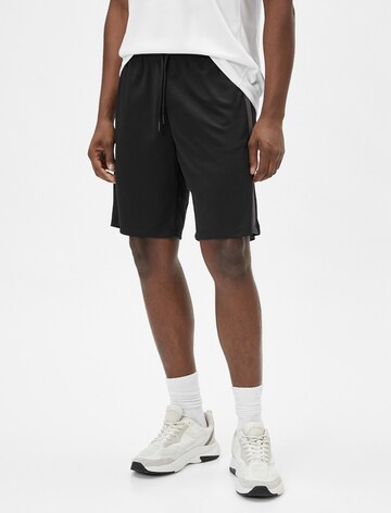 Koton Regular Shorts in Schwarz: Vorderseite