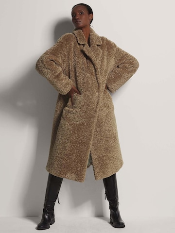 MADELEINE Between-Seasons Coat in Brown