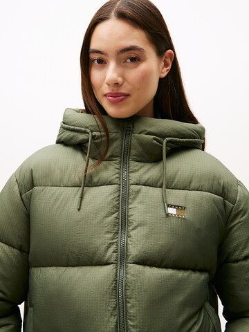 Tommy Jeans Χειμερινό μπουφάν σε πράσινο