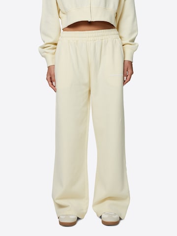 Good For Nothing Loosefit Broek in Geel: voorkant