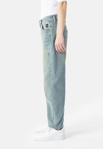 Barrel Jean 'Yoana' Elias Rumelis en bleu