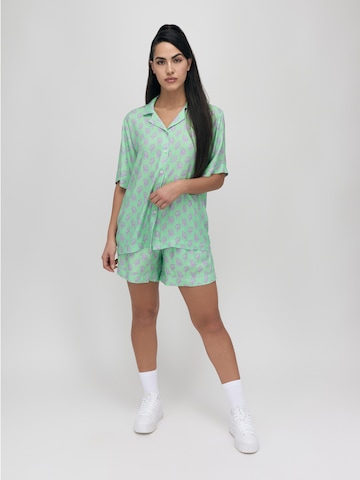 UNFOLLOWED x ABOUT YOU - Blusa 'NO SLEEP' em verde