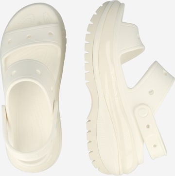 Sandales 'Classic Mega Crush' Crocs en blanc