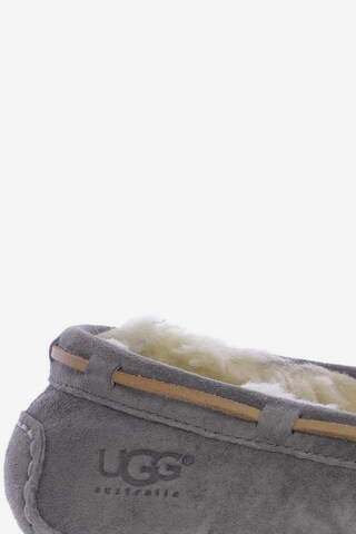 UGG Flats & Loafers in 37 in Grey