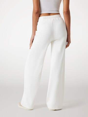 GUESS Loose fit Pants in White