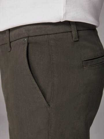 Slimfit Pantaloni chino di Next in verde