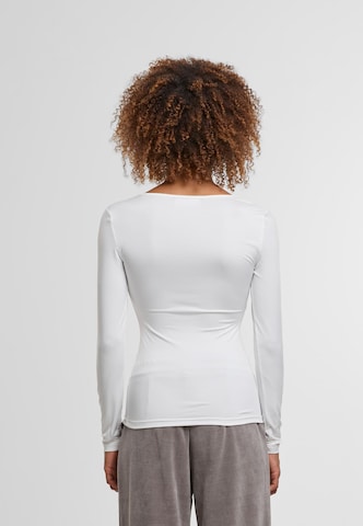 T-shirt Urban Classics en blanc