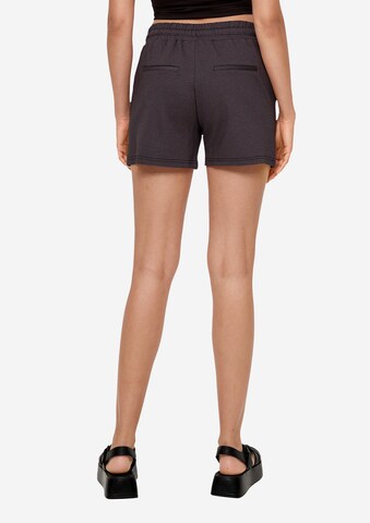 QS Regular Shorts in Grau