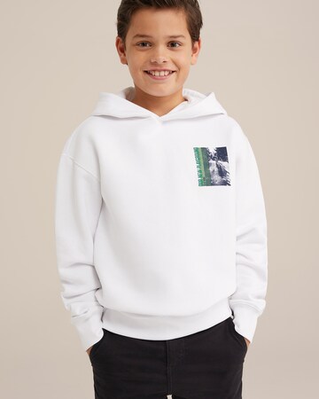 WE Fashion Sweatshirt in White: front