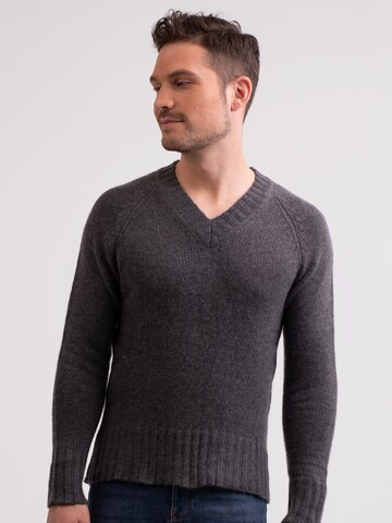 Pullover di CASH-MERE.CH in grigio: frontale